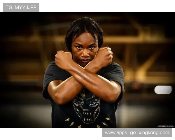 拳击擂台黑马选手第四回合上演惊天反扑