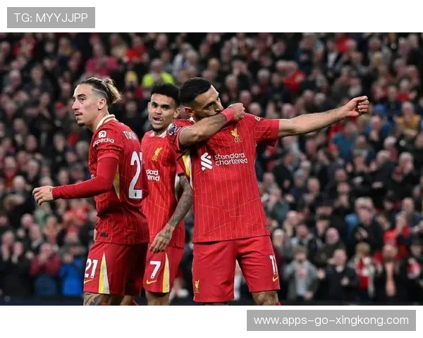 英超利物浦边路速度撕裂防线，禁区内混战取利