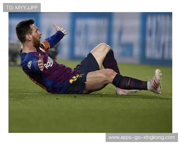 梅西任意球击中横梁,全场叹息声一片 梅西任意球击中横梁,全场叹息声一片