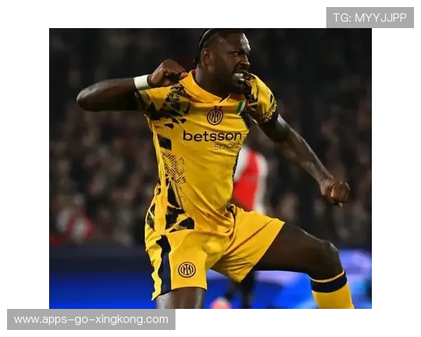 费耶诺德完成边路补强