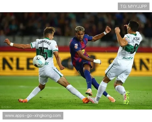 拉什福德制胜球助巴萨3比1胜埃尔切，本赛季2球5助攻领跑队内，拉什福德精彩进球