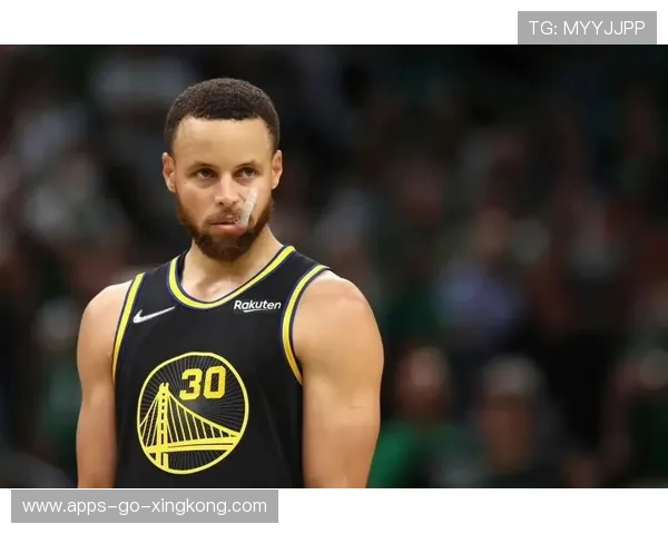 库里的无球跑动：如何成为NBA最难防的球员之一